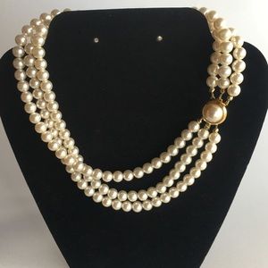 Cream colored faux pearl necklace